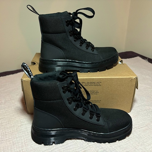 Dr. Martens Women's Combs W 6-Tie Fashion Boot size 7 - Picture 3 of 7